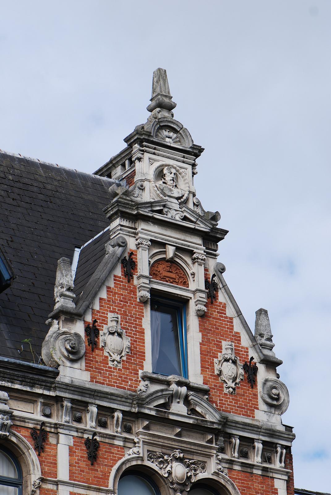 Neo-Vlaamse renaissancegevel met dakkapel en leien dak in Gent